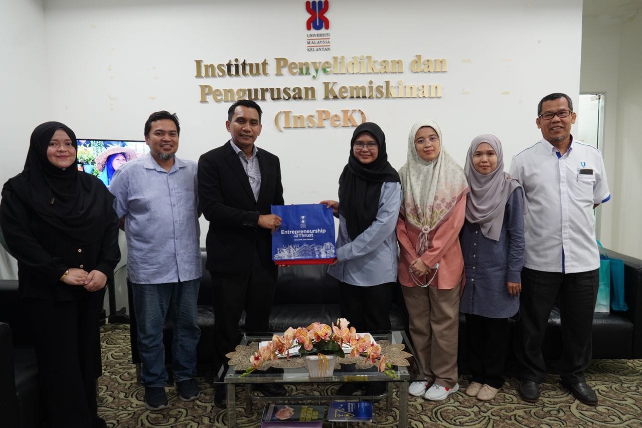 KUNJUNGAN DELEGASI UNIVERSITI MALAYSIA PAHANG AL-SULTAN ABDULLAH (UMPSA) DI INSPEK UMK BACHOK